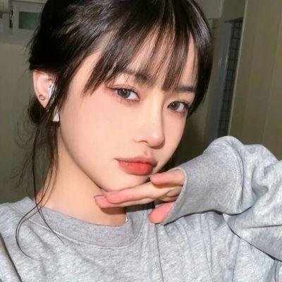 一线女星被曝新恋情浮出水面，短时间内机场画面流出